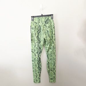 Alo Yoga High Waist Vapor Snake Print Leggings - Medium